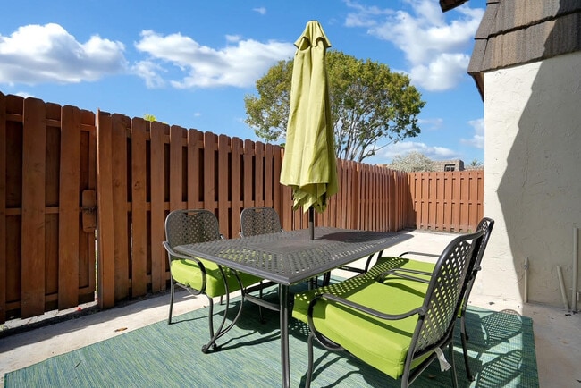 Building Photo - 4143 Palm Bay Cir