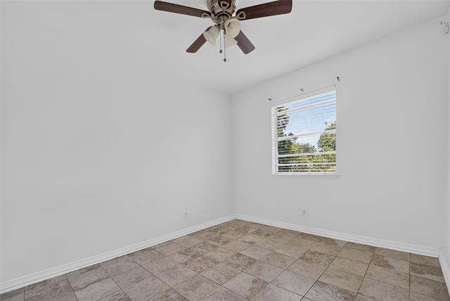 Building Photo - 909 Rosewood Hills Dr