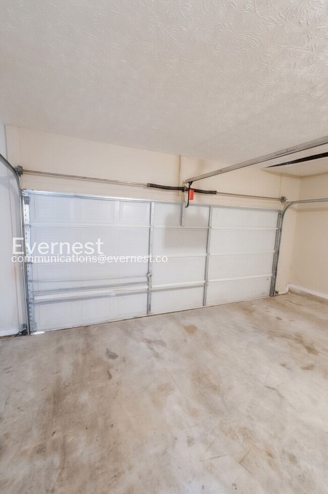Building Photo - 4 Bed, 2.5 Bath Home with Garage / Pet-Friendly / Coming Soon!