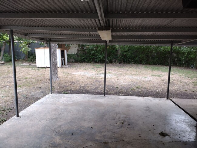Building Photo - Meadow Village