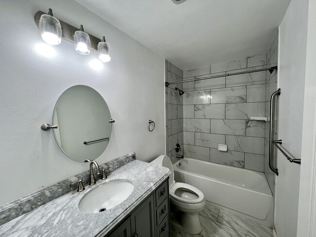 Building Photo - 408 Radam Ln