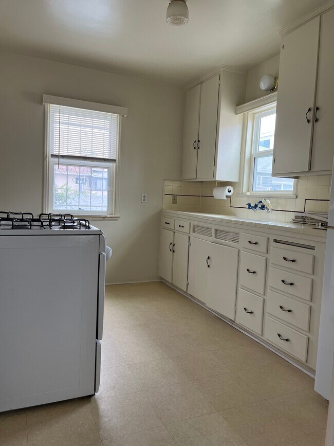 Kitchen - 7026 Flight Ave