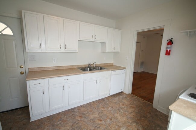 Building Photo - Adorable Renovated Duplex in Walltown with ALL Appliances - Large Fenced Yd!