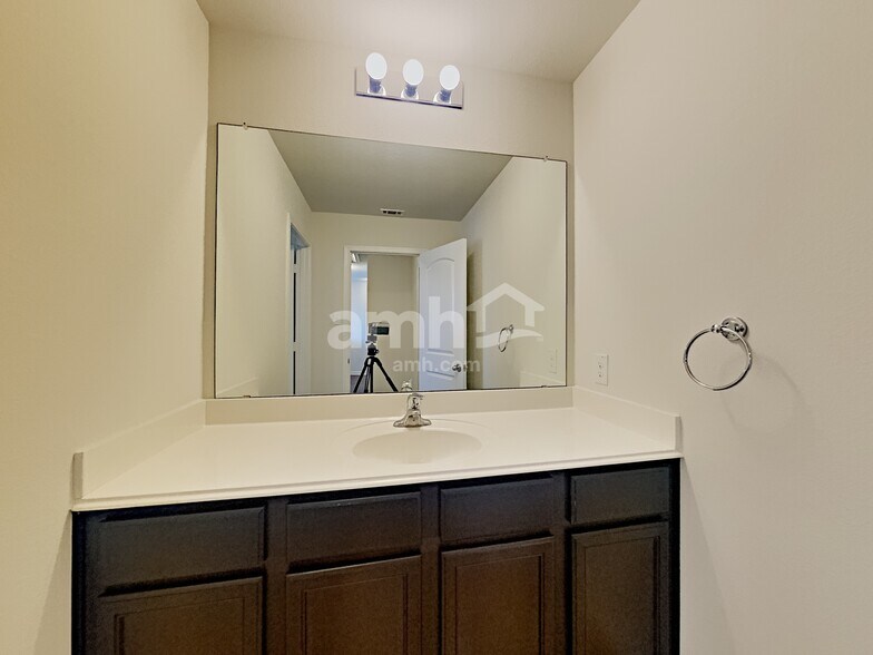 Building Photo - 12898 Cedarcreek Trl