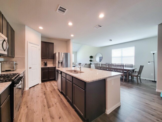 Building Photo - 24822 Adami Veduta Ct
