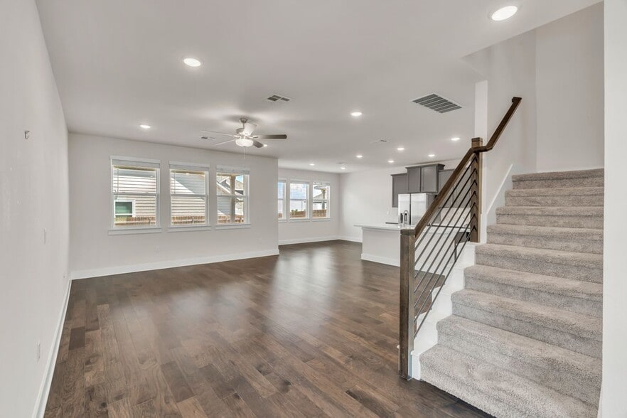Building Photo - 15607 Ellinger Dr