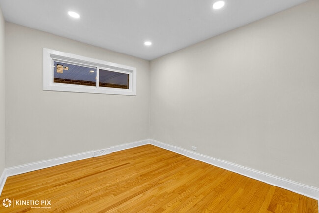 Building Photo - 4938 W Randolph St