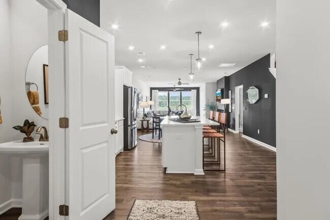 Building Photo - Beautiful Townhome for Rent!