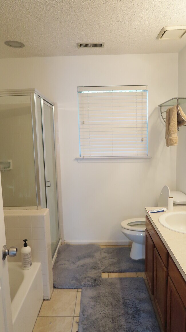 Building Photo - 3811 Armitage Dr