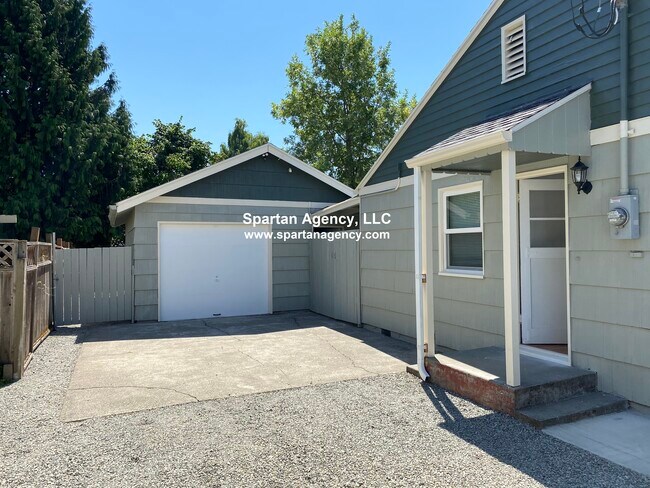 Building Photo - 2608 Linden Ln
