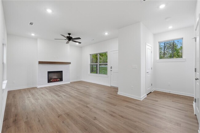 Building Photo - 276 Kinross Dr