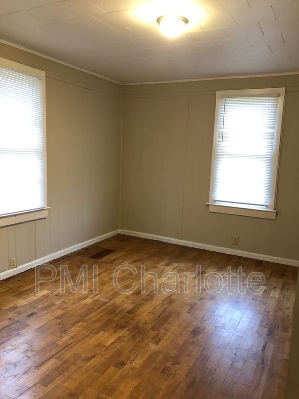 Building Photo - 1707 Parkdale Ave