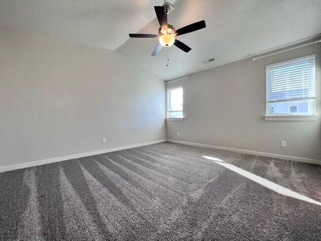 Building Photo - Beautiful Home in Meridian! Solar Power and Landscaping included.