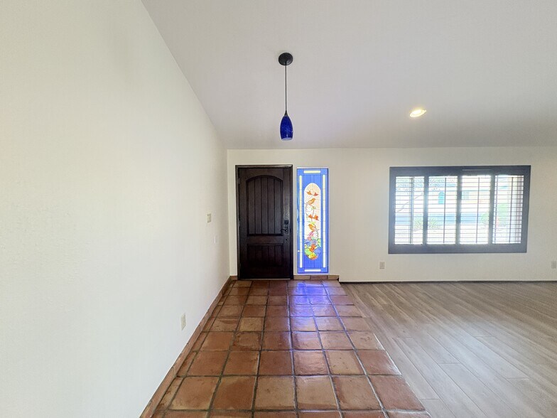 Building Photo - 1013 W Keating Ave