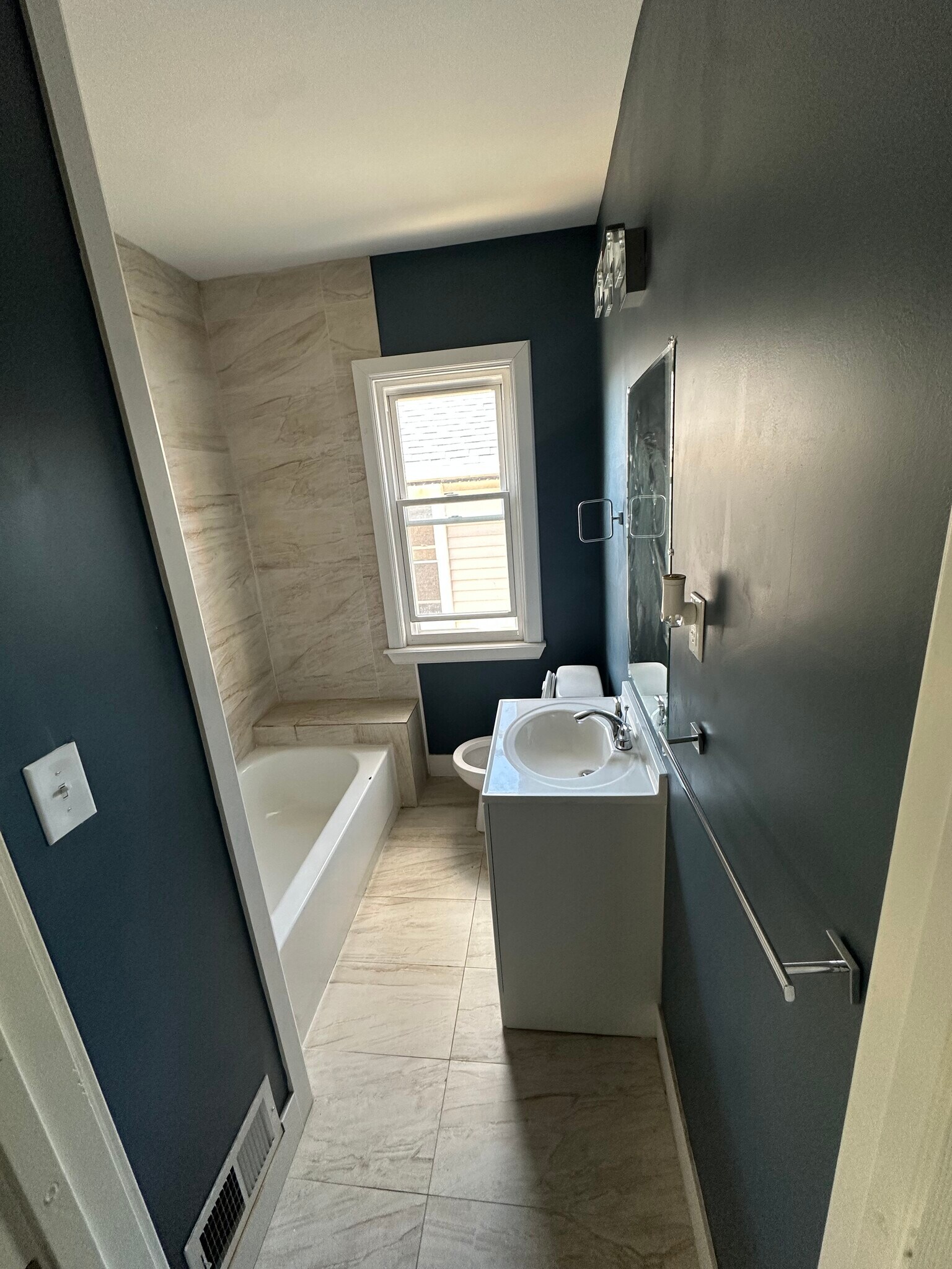 Bathroom - 2471 Ford St