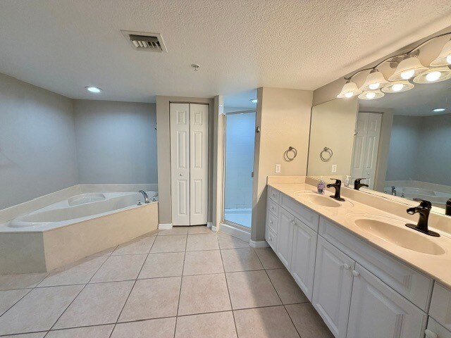 Building Photo - 7028 Sevilla Ct