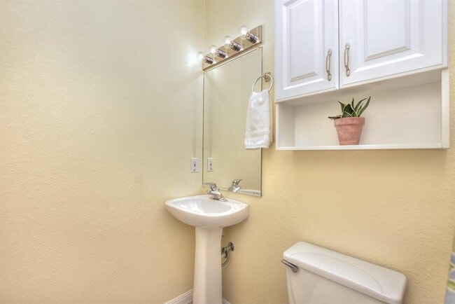 Building Photo - 508 Texas Dr