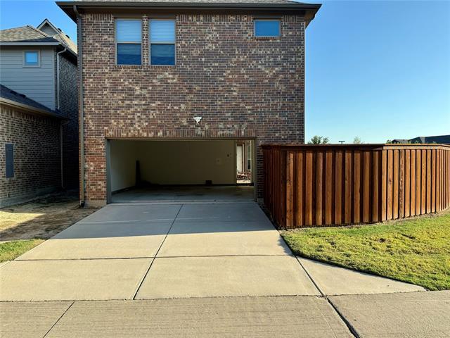 Building Photo - 1066 Fullerton Dr