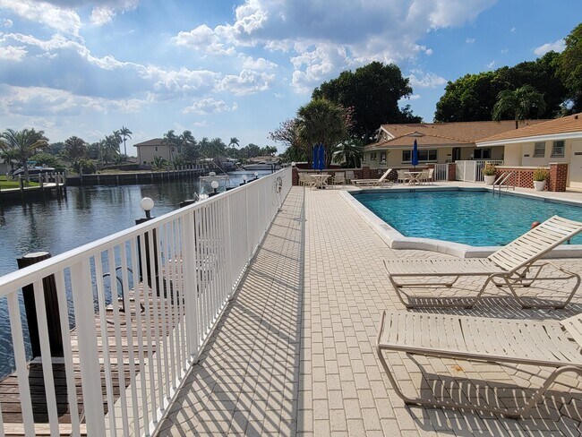 Building Photo - 1340 NE 28th Ave