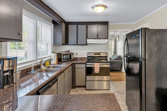 Building Photo - 509 S Shore Dr