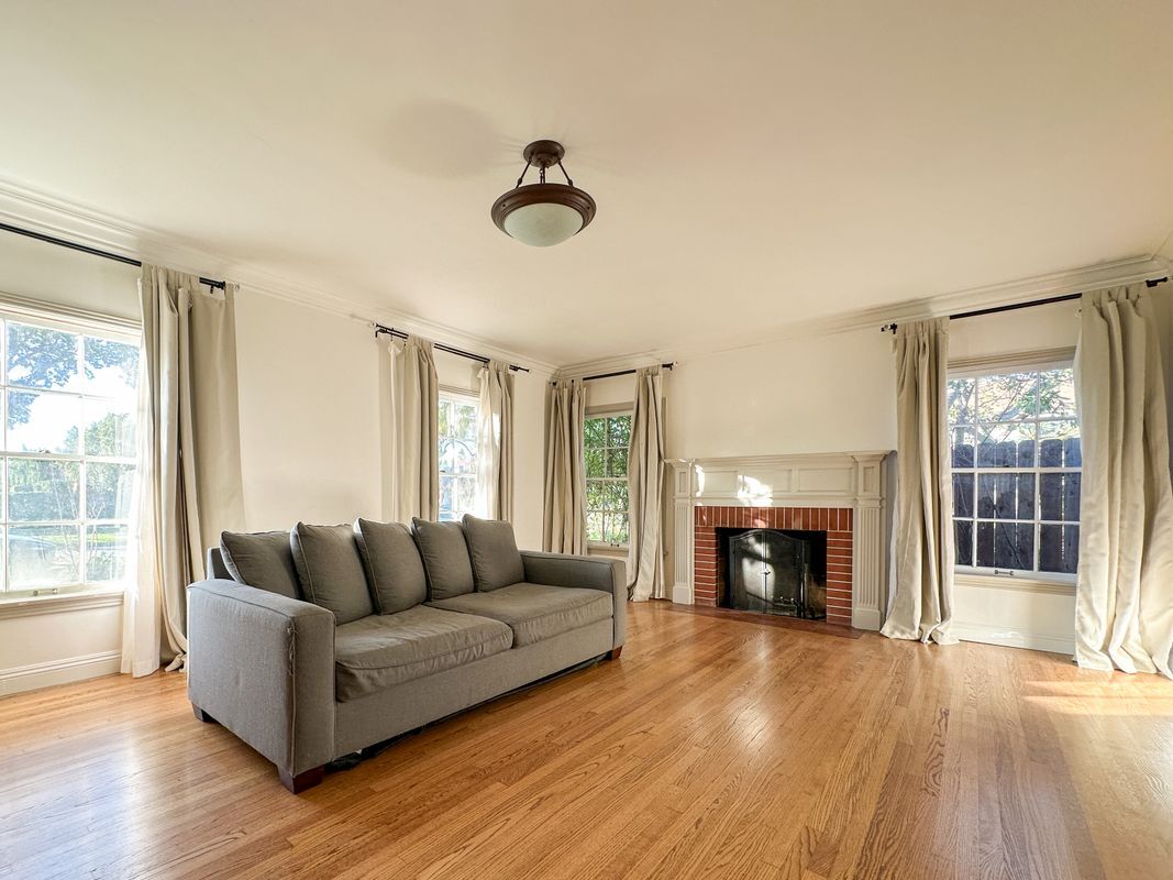 Building Photo - 2315 N Flower St