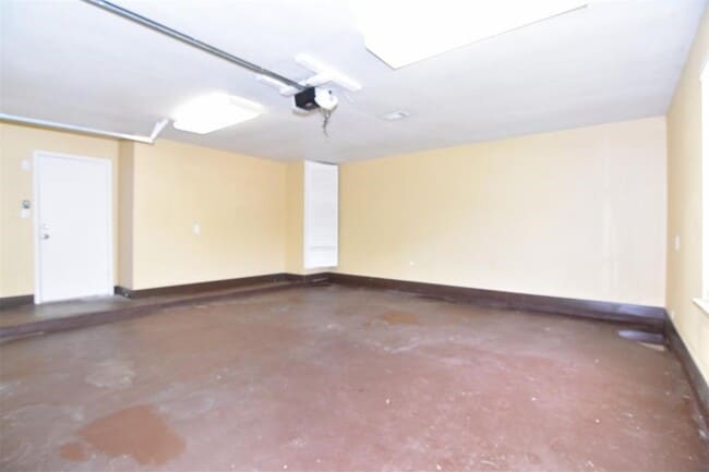 Building Photo - 8507 Grove Park Dr