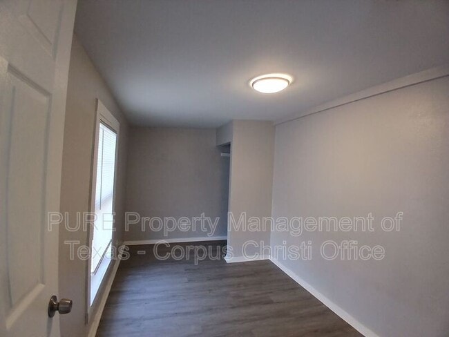 Building Photo - 809 12th St