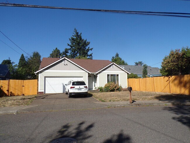 Building Photo - 3927 SE 100th Ave
