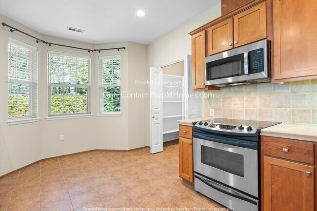 Building Photo - Elegant Condo with Dual Balconies and Spac...