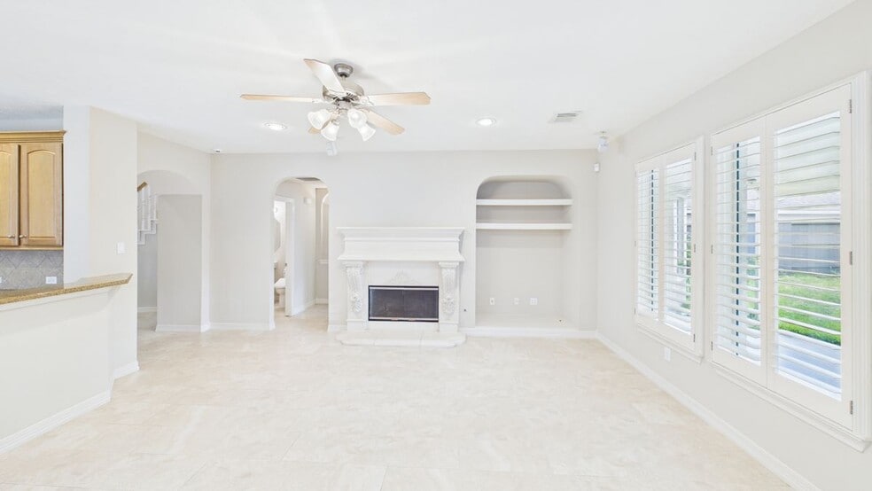 Building Photo - 5923 Serrano Terrace Ln