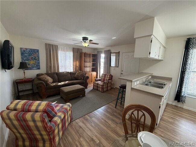 Building Photo - 955 SE Mayo Dr