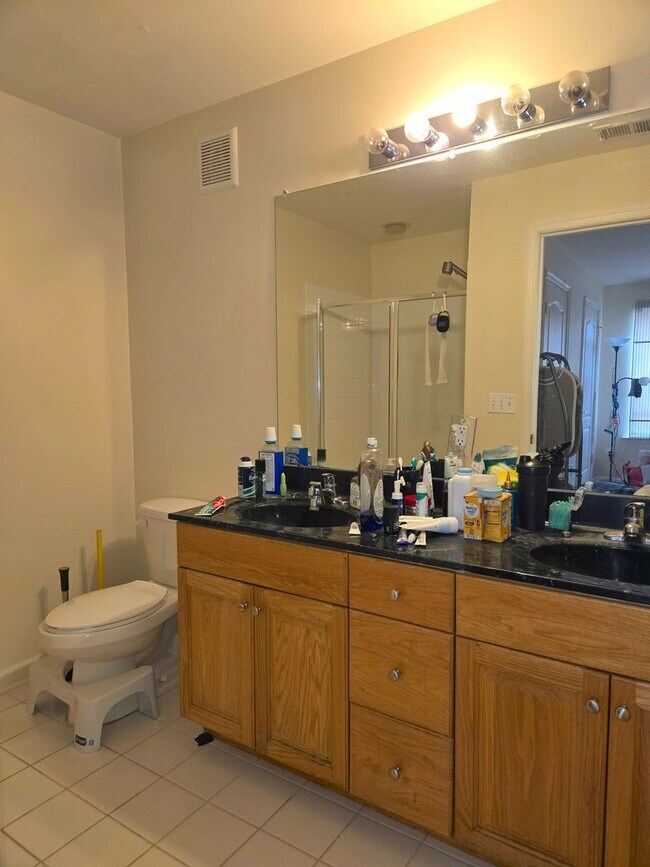 Building Photo - Gated community, 2nd fl condominium with 3...