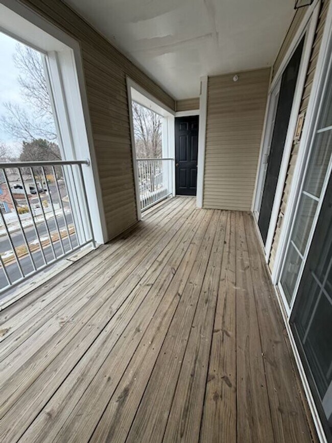 Building Photo - SPACIOUS 2 BEDROOM 2 BATH CONDO WITH LOFT IN KING FARM