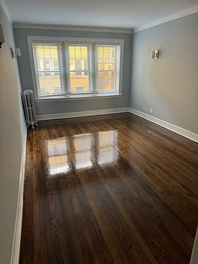 Building Photo - 5062 N Wolcott Ave