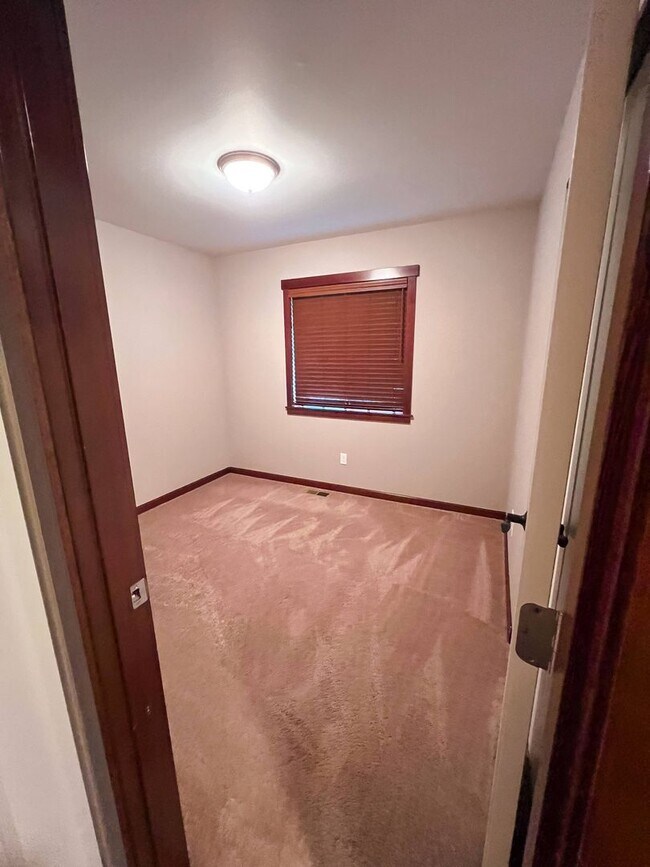 Building Photo - 3 Bed 2 Bath Rambler Gold Bar w/ RV Parking