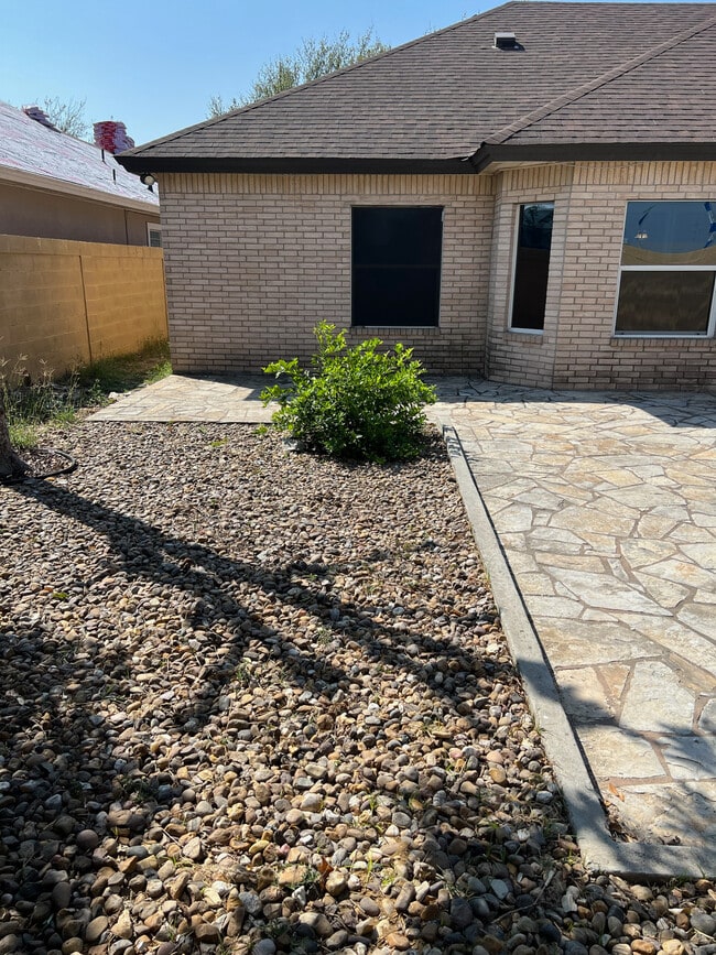 Building Photo - 3130 Dos Reales Loop