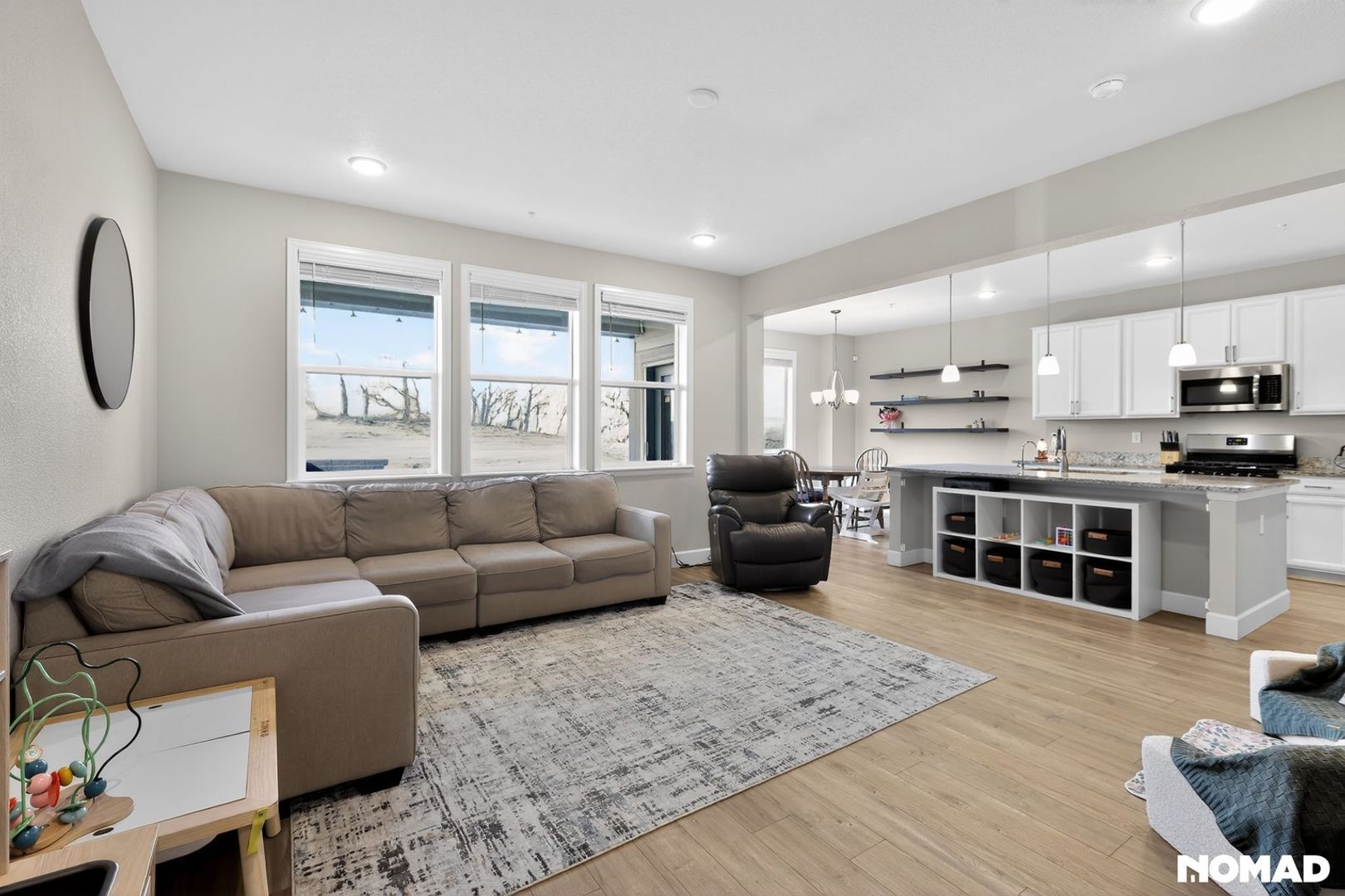 Building Photo - 15627 Kitchener Way