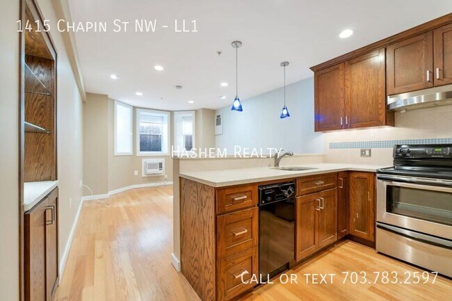 Building Photo - 1415 Chapin St NW