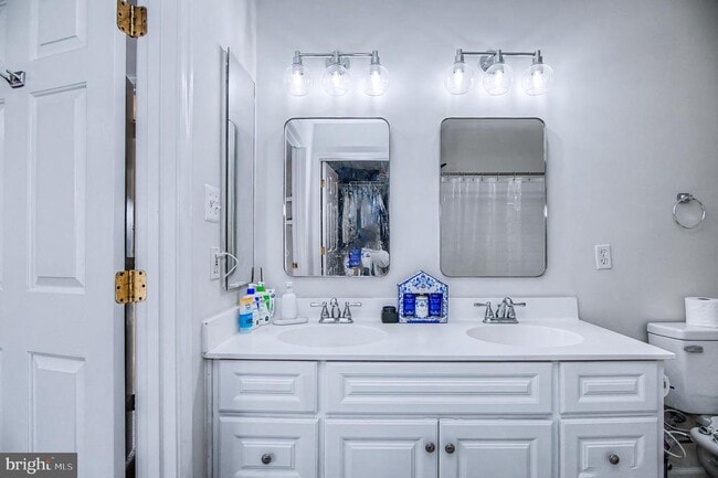 Building Photo - 10159 Elgin Way