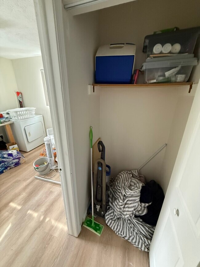 Building Photo - 1250 Lilac Ave