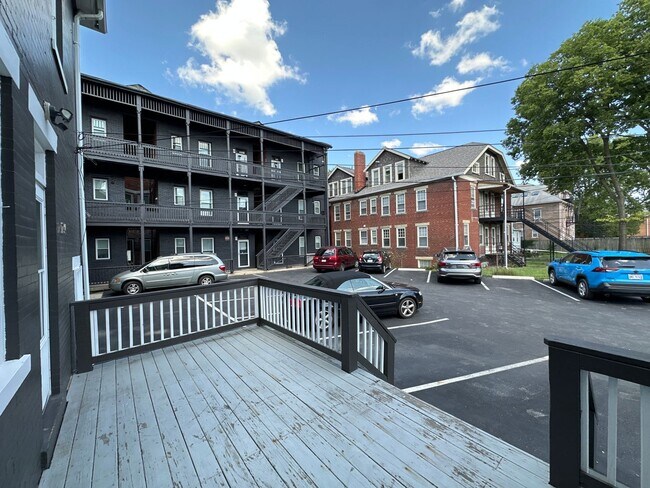 Building Photo - 252-254 King Ave