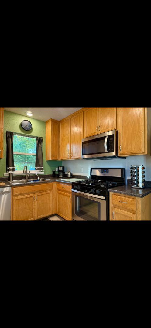 Building Photo - 4000 4th Ave