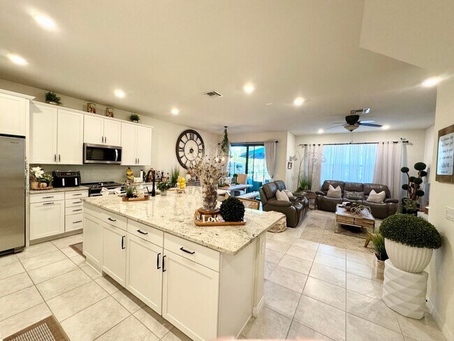 Building Photo - 4464 San Fratello Cir