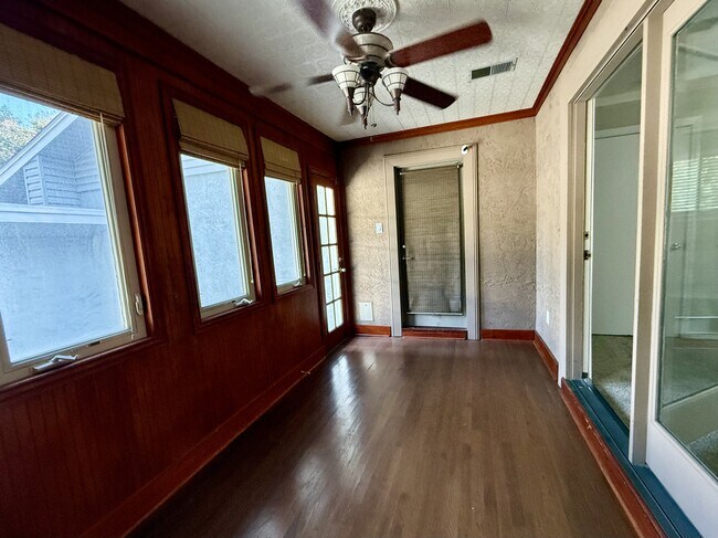 Building Photo - 5040 Thunder Rd