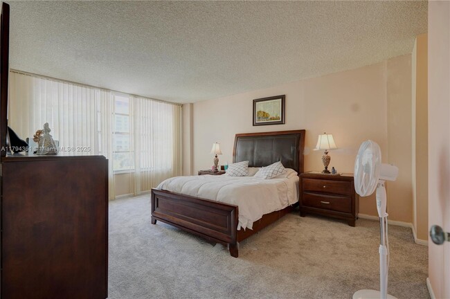 Building Photo - 3800 S Ocean Dr