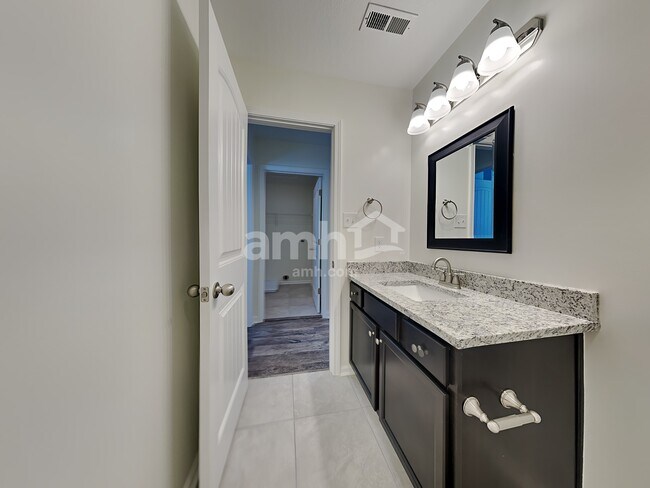 Building Photo - 6956 Holliday Park Ln