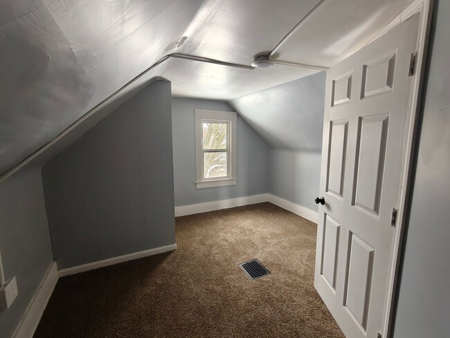 Building Photo - Newly Rehabbed 6-Bedroom, 3-Story Home with Off-Street Parking