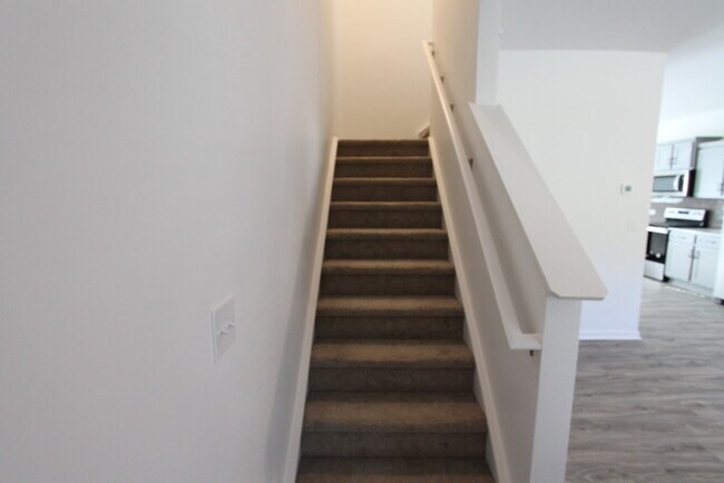 Building Photo - NEW 3 Bedroom Townhome Minutes from Downto...