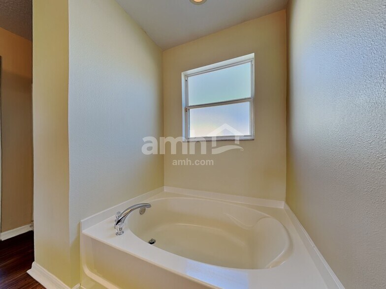 Building Photo - 15260 Perdido Dr