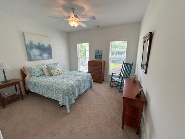 Building Photo - Beautifully appointed furnished 4 bedroom ...